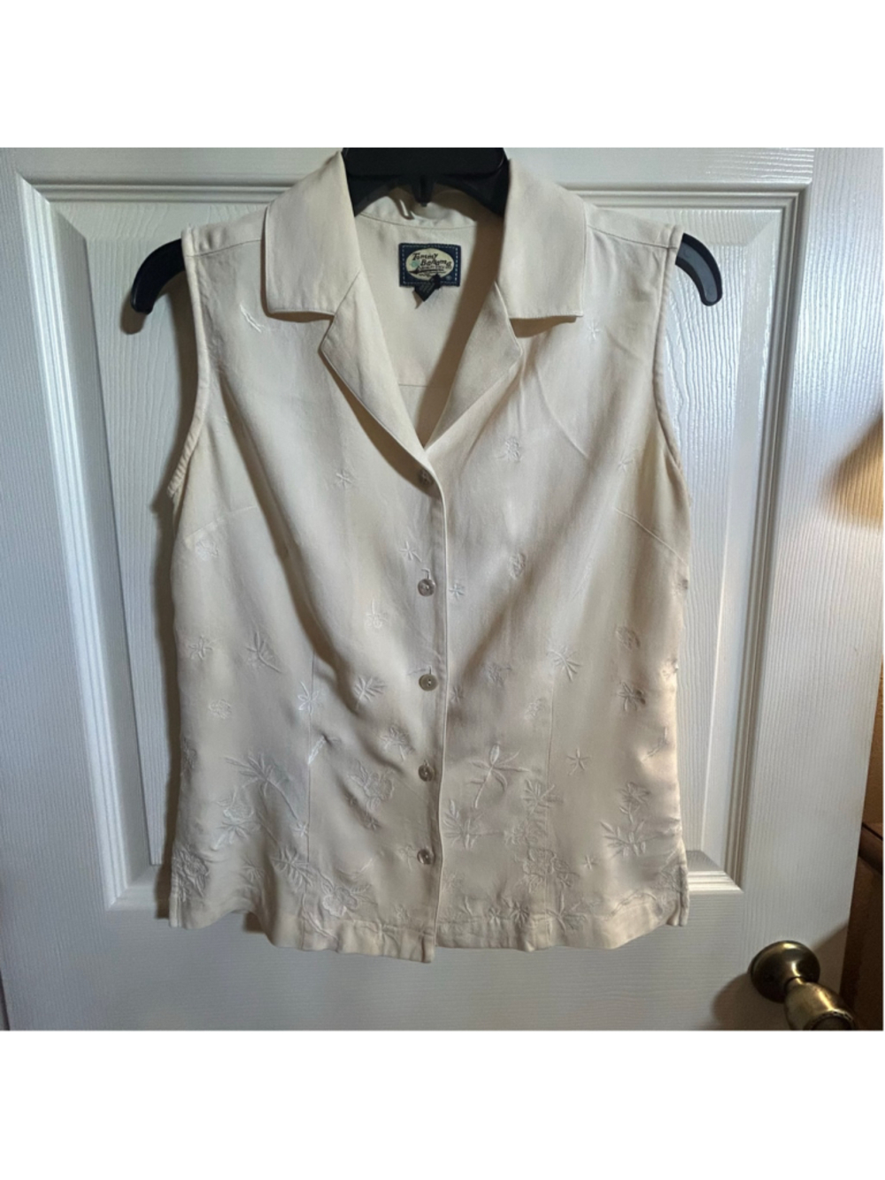 Tommy Bahama Womens XS 100% Silk Sleeveless Blouse Cream Beige Embroidered Tropi - Picture 2 of 6